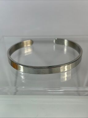 NWOT Hypoallergenic Stainless Steel Motivational Cuff Style Bracelet